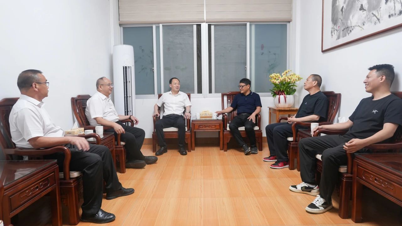 华安县委书记会见易游app入口站官网代表