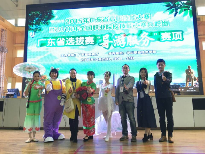 参赛师生合影
