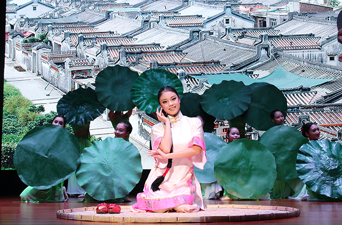 《出花园》