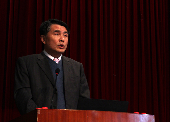 陈德清校长做工作报告
