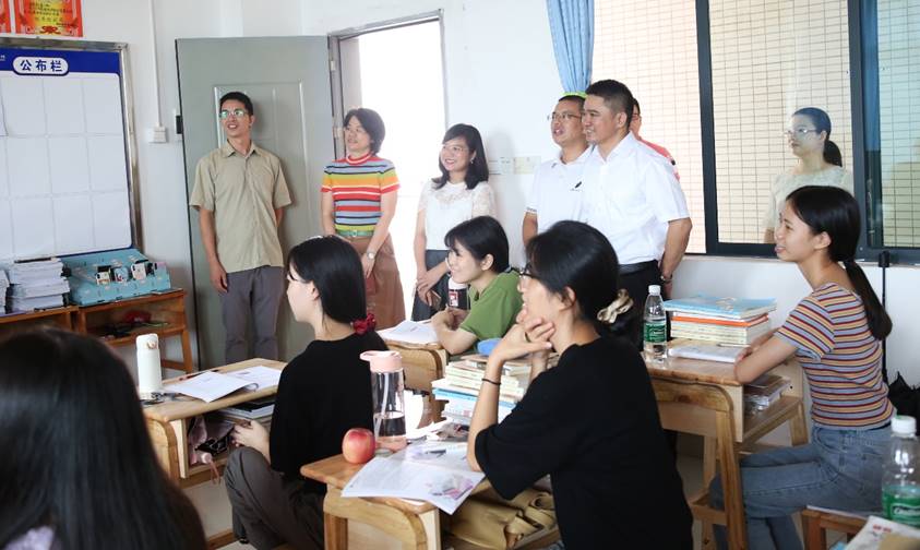 说明: F:\学校电脑数据\2、高职专业学院\教学检查\学院领导到河源理工学校调研高职专业学生返校复学工作20200603\2020年9月教学检查(2020-9-18)\IMG_7230.JPG